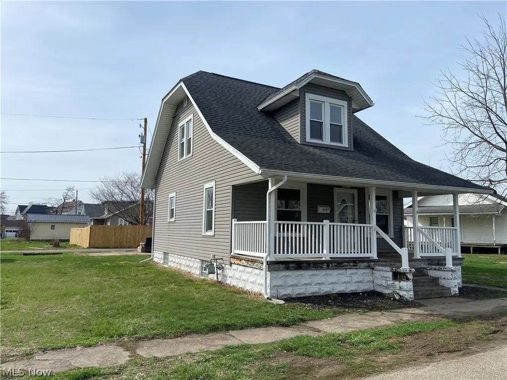 428 Chestnut Street, Newcomerstown, OH 43832 - #1