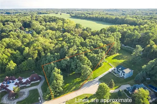 4872 Autumn Leaves Drive, Akron, OH 44333