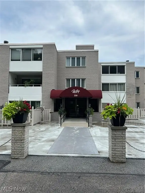 520 Meredith Lane #502, Cuyahoga Falls, OH 44223 - #1