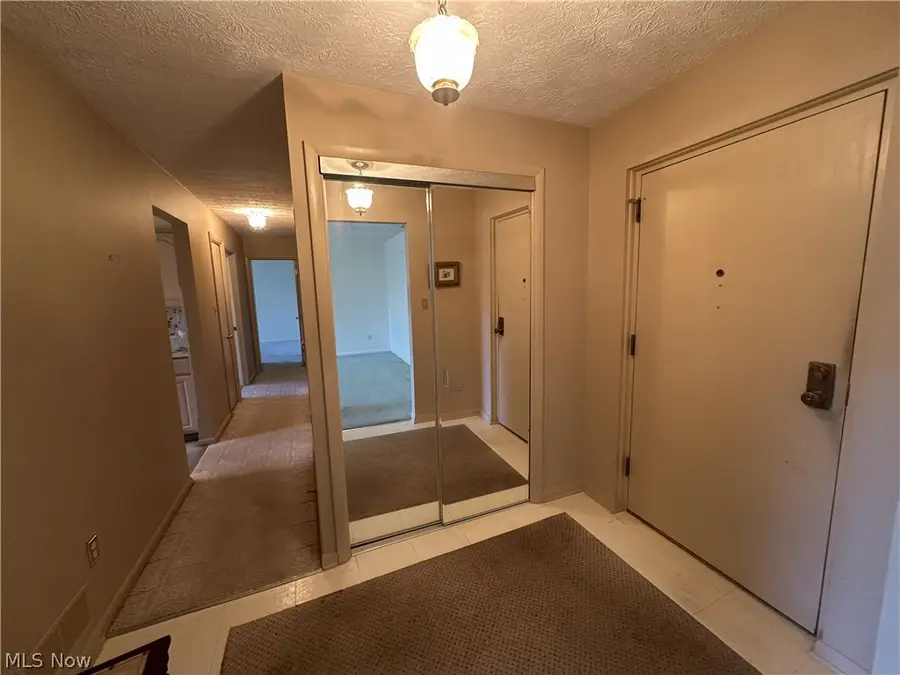 520 Meredith Lane #502, Cuyahoga Falls, OH 44223 - #3