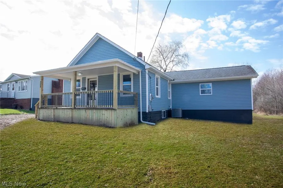 228 Center Street, Hubbard, OH 44425 - #3