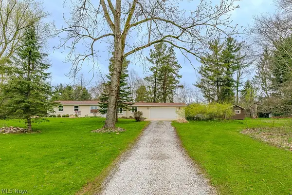 18890 Maplewood Lane, Chagrin Falls, OH 44023