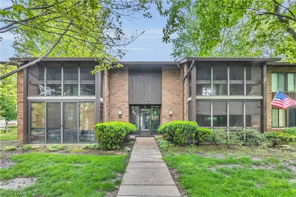 22954 Maple Ridge Road #202B, North Olmsted, OH 44070