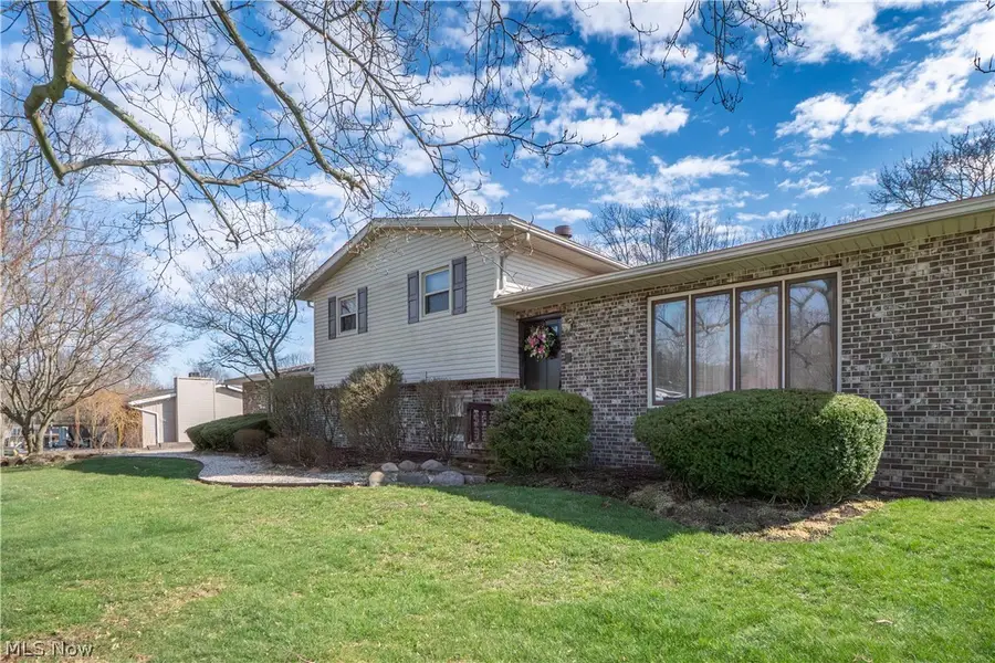 3878 Sprucehaven Nw Street, Uniontown, OH 44685 - #2