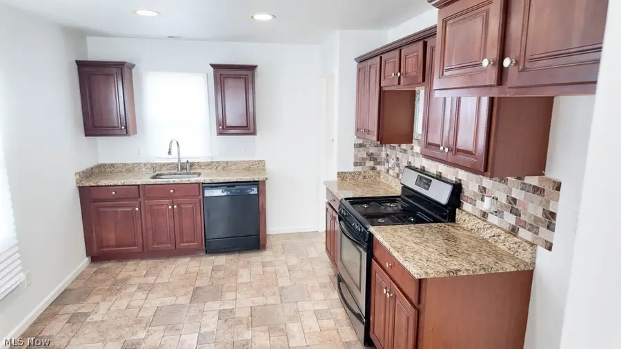 15401 Walvern Boulevard Boulevard, Maple Heights, OH 44137 - #2