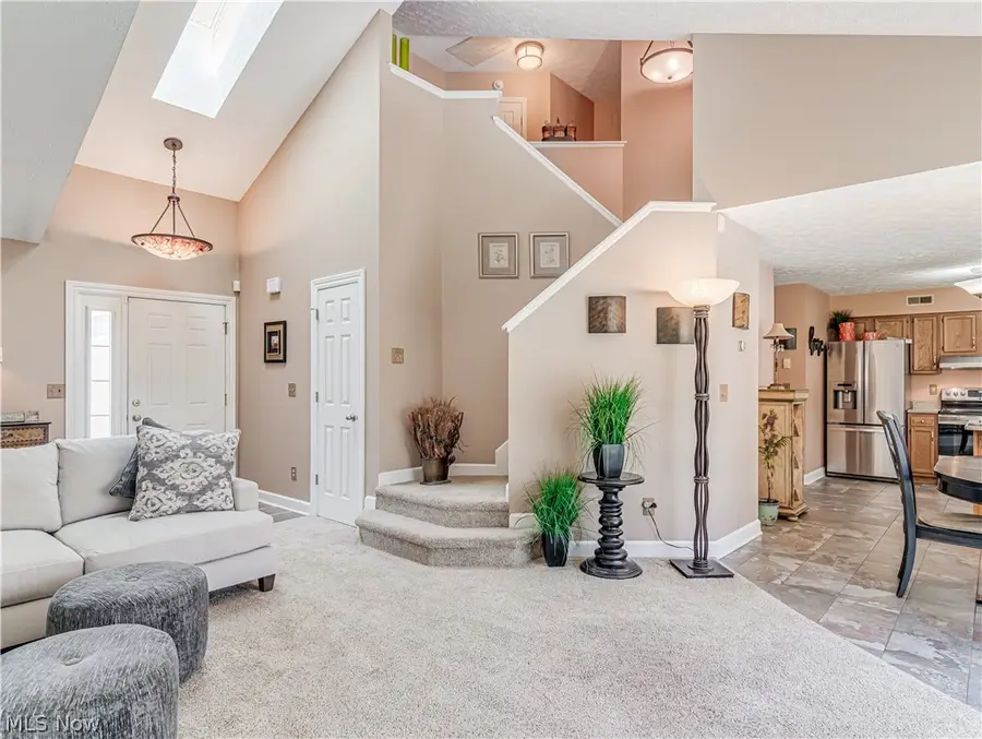 66 Falling Water Circle, Munroe Falls, OH 44262 - #3