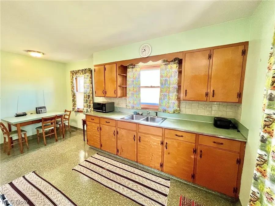 716 Grove Street, Conneaut, OH 44030 - #3