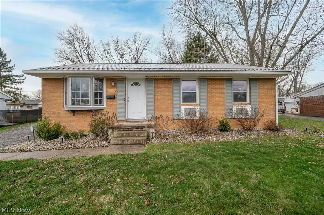 3295 Clearwater Nw Street, Warren, OH 44485 - #1