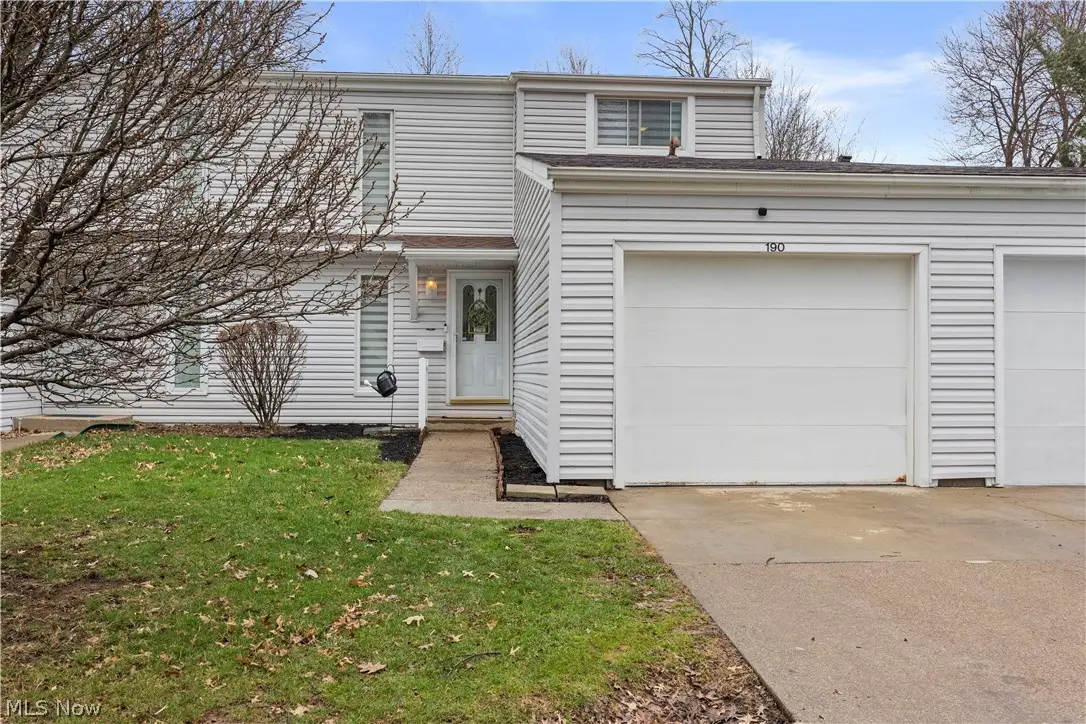 190 Deepwood Drive, Wadsworth, OH 44281 - #1