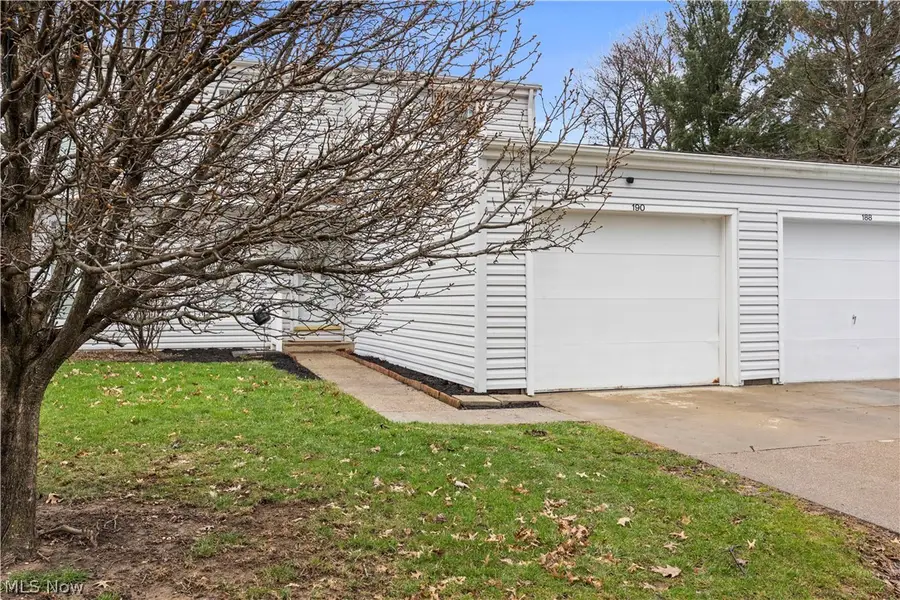 190 Deepwood Drive, Wadsworth, OH 44281 - #2