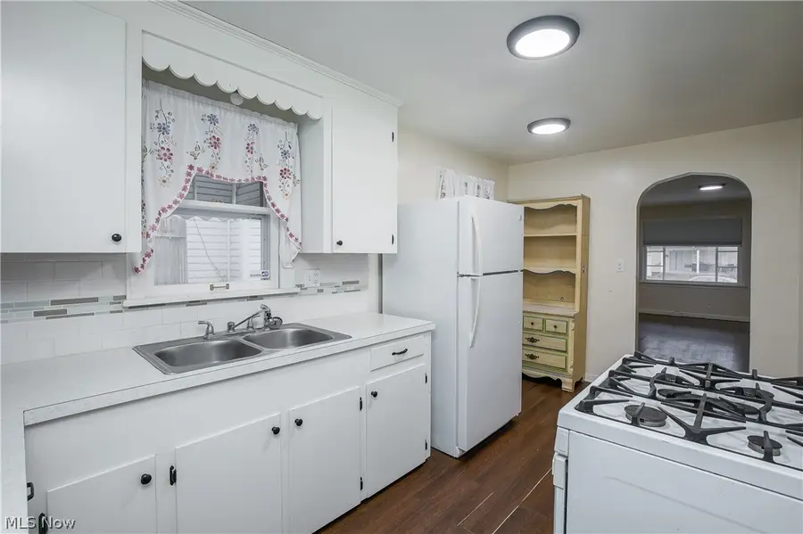 1014 Roslyn Sw Avenue, Canton, OH 44710 - #3