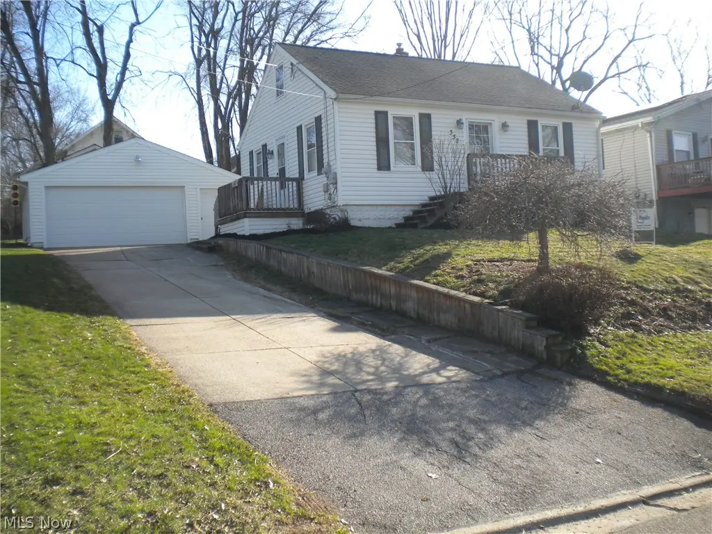 332 Lincoln Avenue, Barberton, OH 44203 - #1