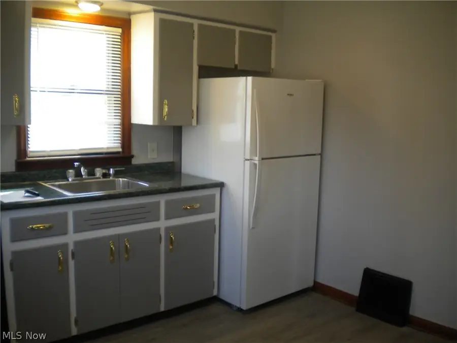 332 Lincoln Avenue, Barberton, OH 44203 - #3