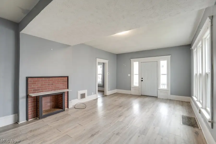 821 19th Nw Street, Canton, OH 44709 - #3