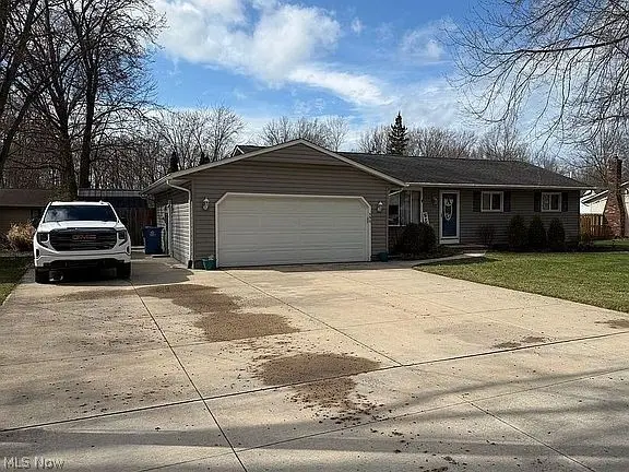 530 Maple Avenue, Sheffield Lake, OH 44054 - #2