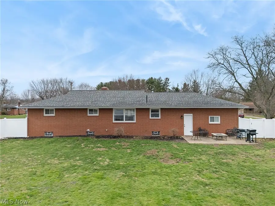 3335 Meadowwood Nw Street, Massillon, OH 44646 - #2