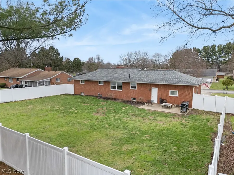 3335 Meadowwood Nw Street, Massillon, OH 44646 - #3