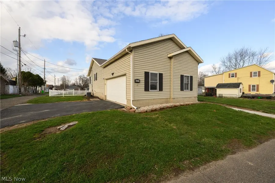 223 E 9th Street, Uhrichsville, OH 44683 - #3