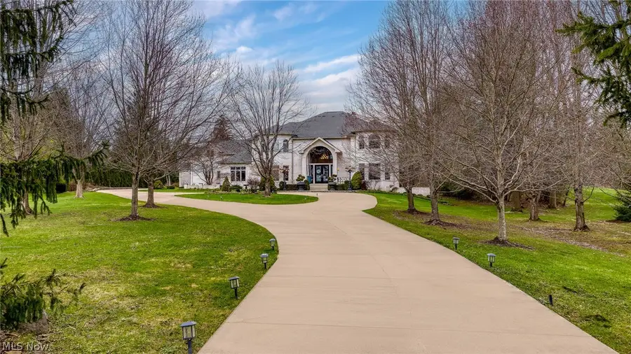 25 Brandon Court, Moreland Hills, OH 44022 - #2