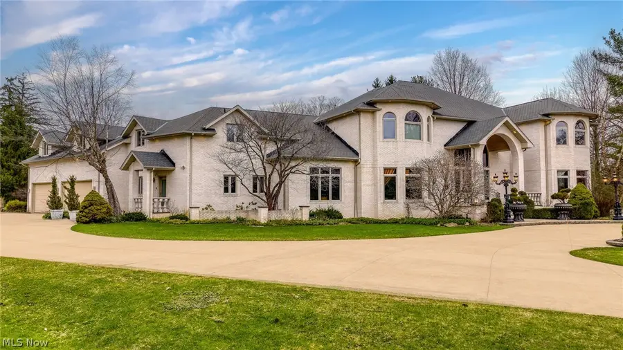 25 Brandon Court, Moreland Hills, OH 44022 - #3