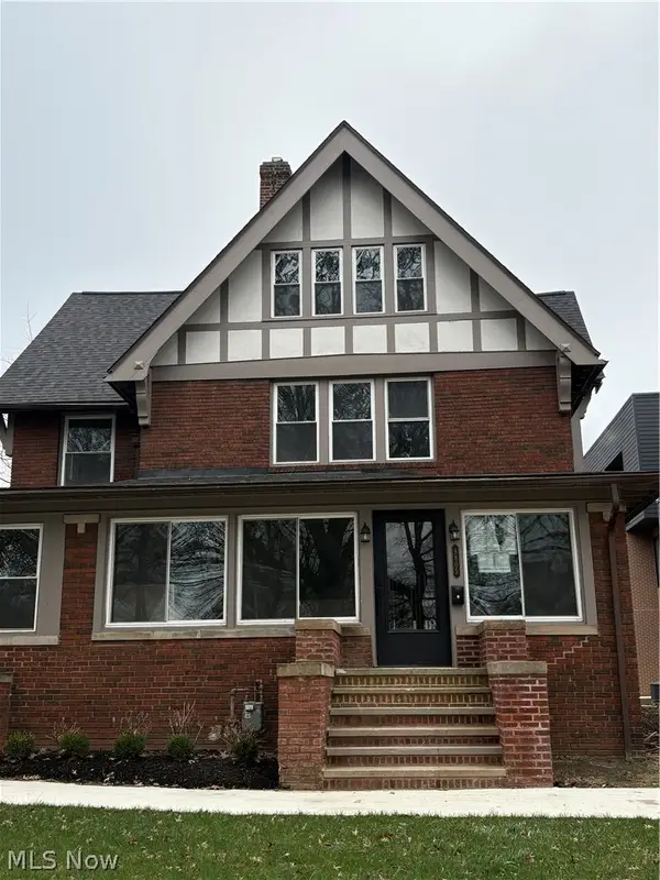 9805 Lake Avenue, Cleveland, OH 44102