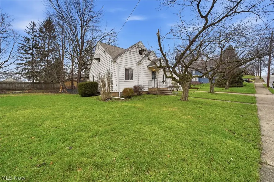 163 E Ford Avenue, Barberton, OH 44203 - #3