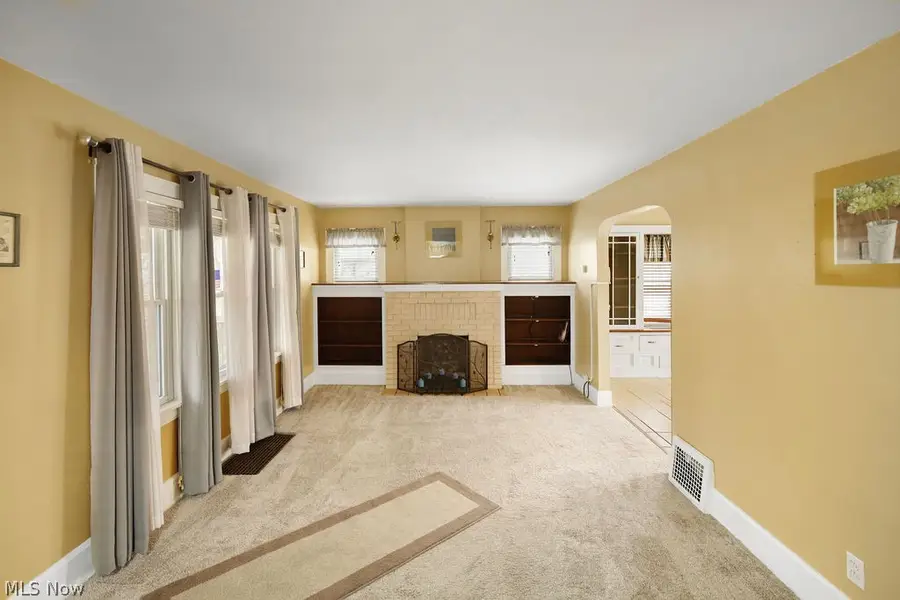 1597 Glenmount Avenue, Akron, OH 44301 - #3