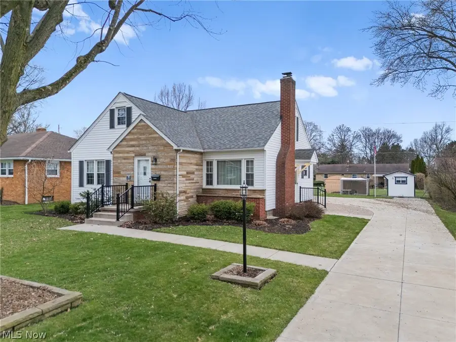 2883 Sharonwood Nw Avenue, Canton, OH 44708 - #3