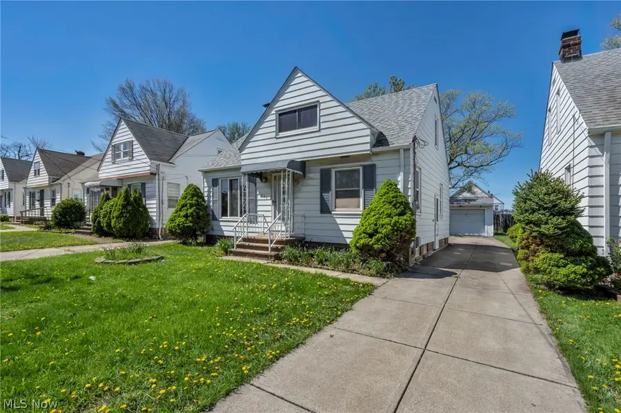 934 E 220th Street, Euclid, OH 44119 - #3