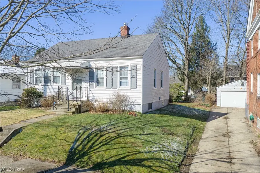 586 Lindell Street, Akron, OH 44305 - #3