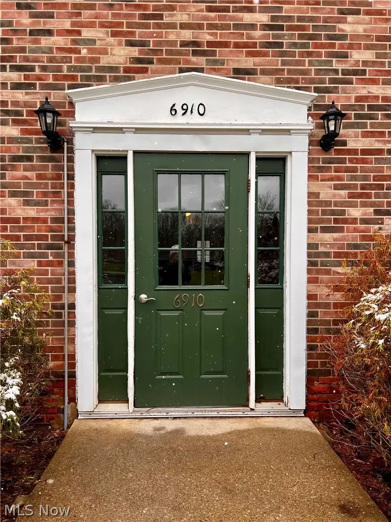 6910 Carriage Hill Drive #101, Brecksville, OH 44141 - #2