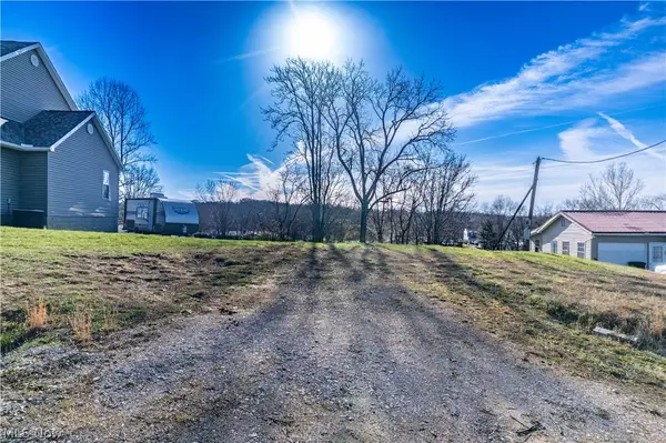 Briscoe Road, Parkersburg, WV 26105
