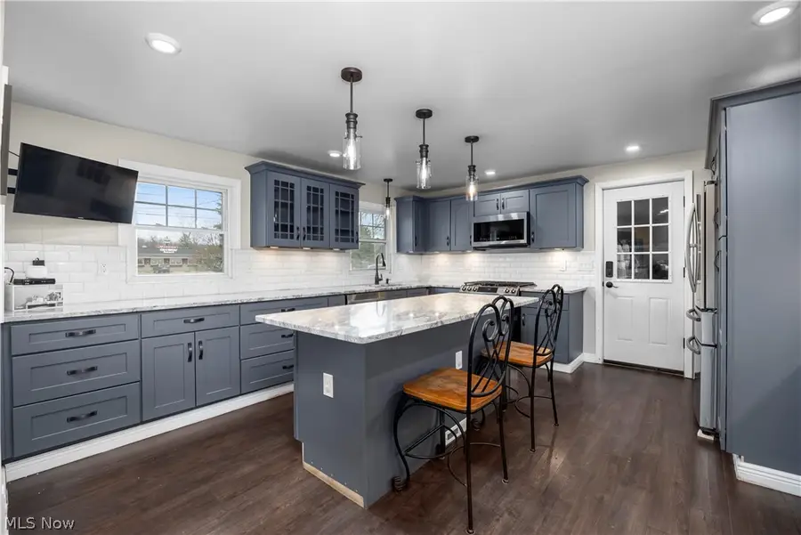 6635 Lake Ave, Elyria, OH 44035 - #3