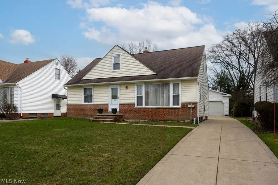 5372 Huron Road, Lyndhurst, OH 44124 - #2