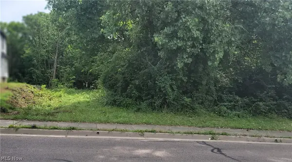 849 East Avenue, Akron, OH 44307