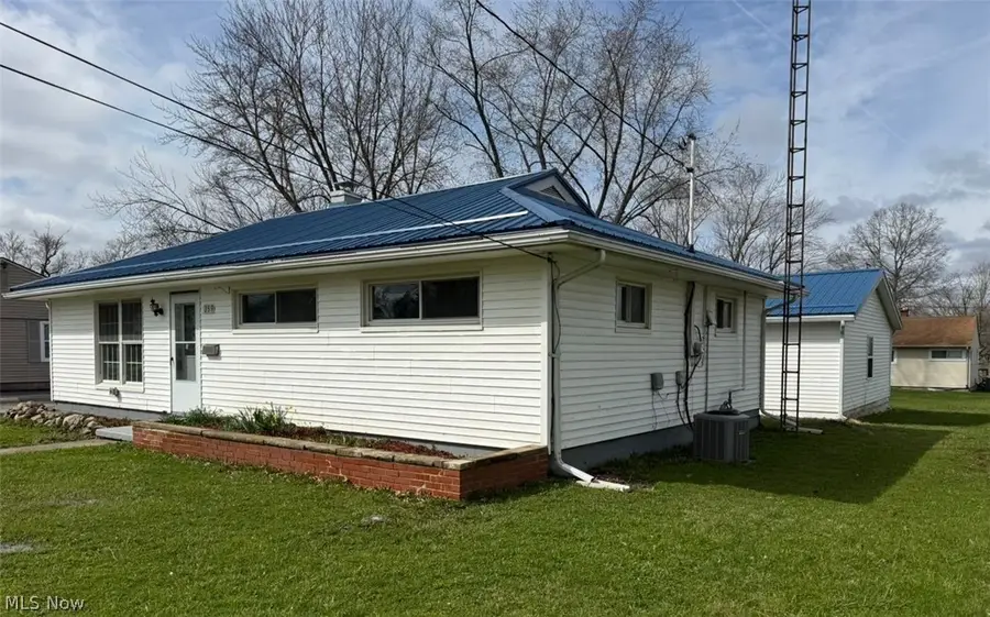 359 Denman Avenue, Cortland, OH 44410 - #2