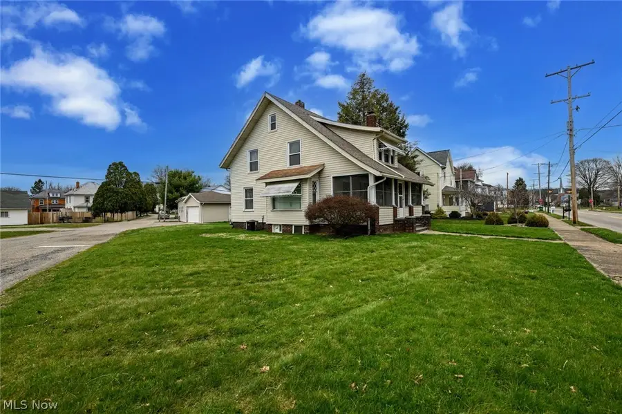 329 Redwood Sw Street, Beach City, OH 44608 - #3