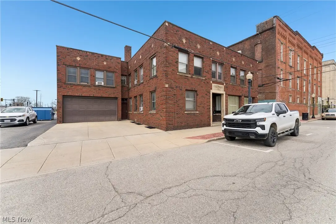 70 4th Nw Street, Barberton, OH 44203 - #1