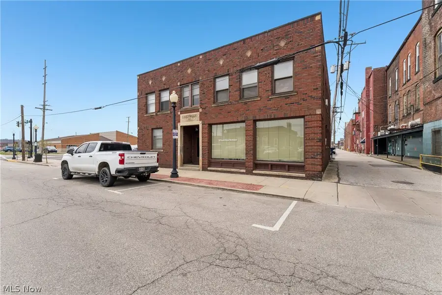 70 4th Nw Street, Barberton, OH 44203 - #3