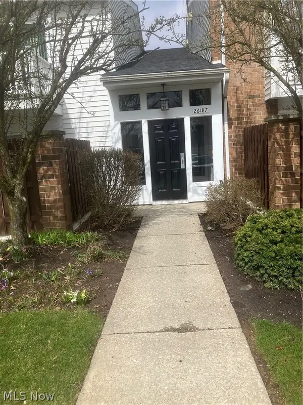 26187 Raintree Boulevard #C5, Olmsted Falls, OH 44138