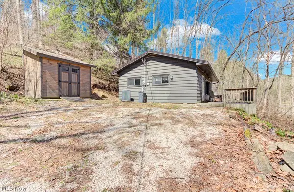 8087 2nd Sw Drive, Bowerston, OH 44695