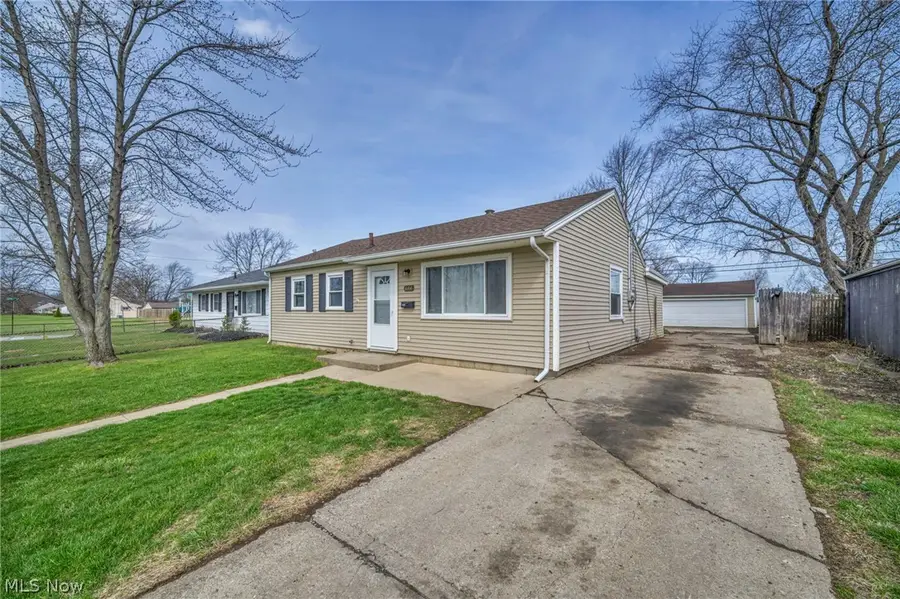 604 Bell Avenue, Elyria, OH 44035 - #3