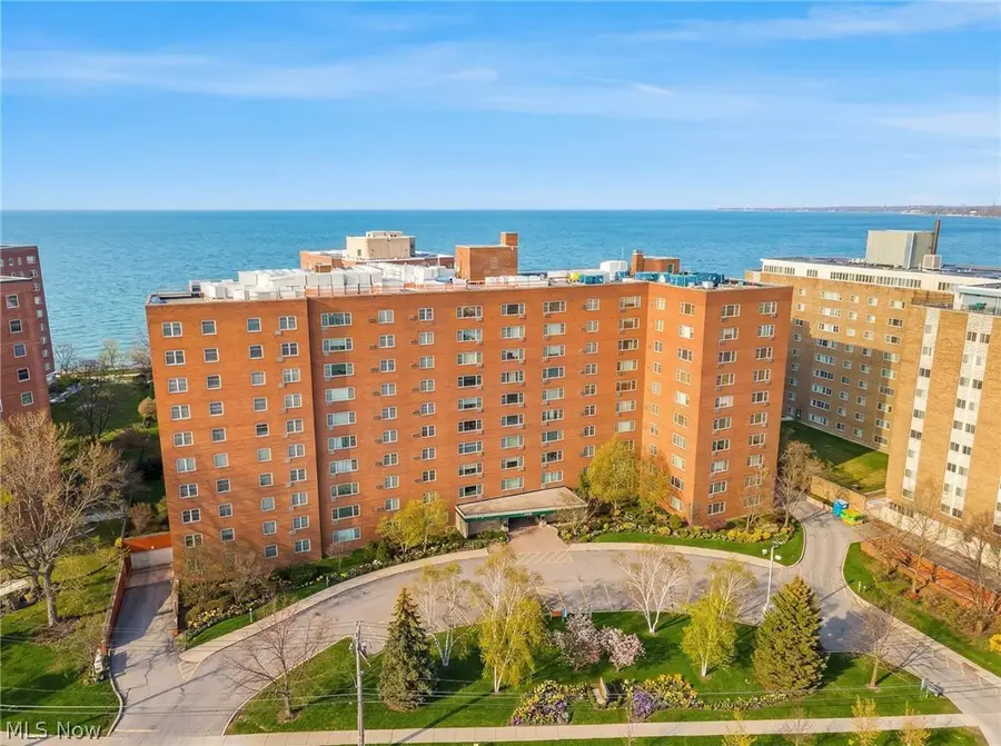 11820 Edgewater Drive #915, Lakewood, OH 44107 - #2