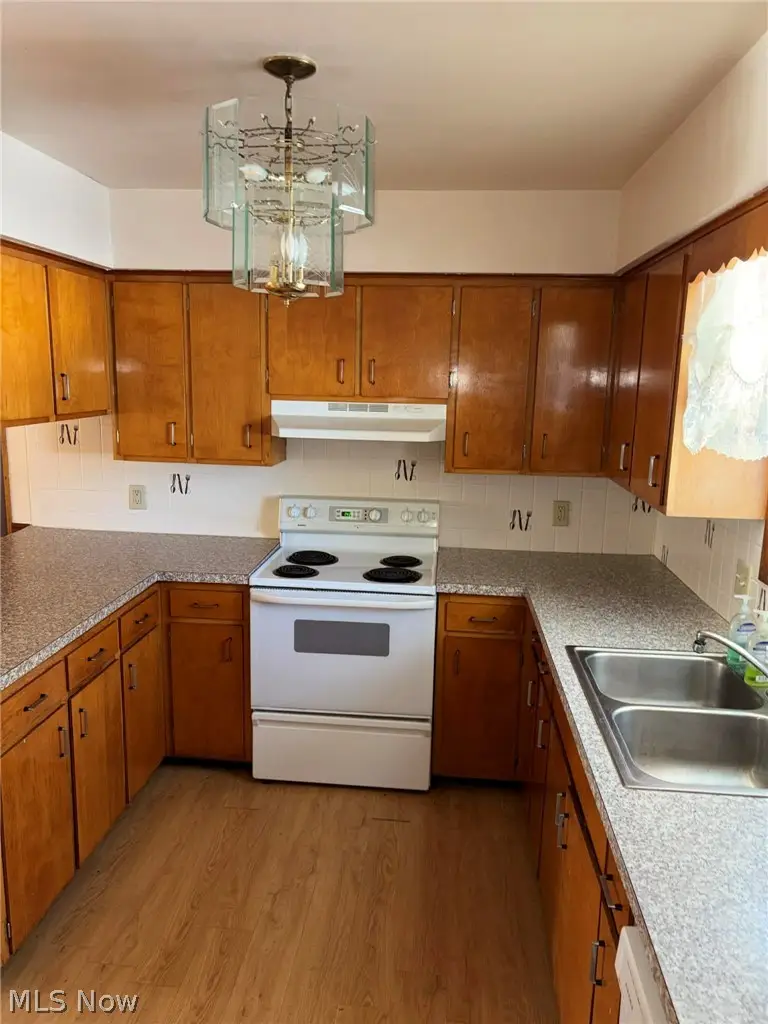 142 Essex Road, Mansfield, OH 44904 - #1