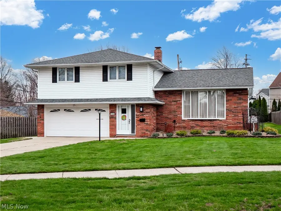 1044 Joy Oval, Seven Hills, OH 44131 - #2