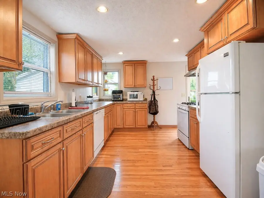 307 Hilltop Drive, Chardon, OH 44024 - #3