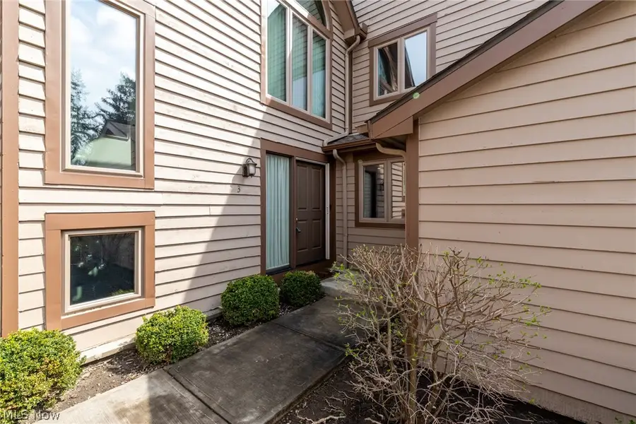 3 Windrush Lane, Beachwood, OH 44122 - #2