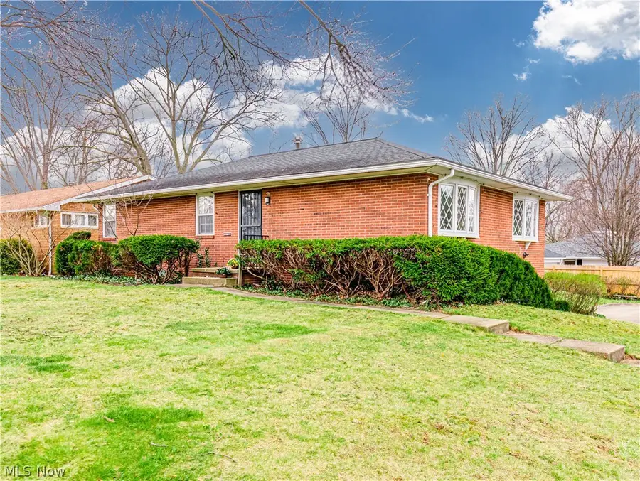 151 Roanoke Avenue, Cuyahoga Falls, OH 44221 - #2