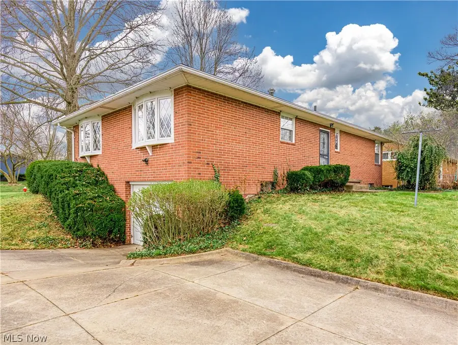 151 Roanoke Avenue, Cuyahoga Falls, OH 44221 - #3