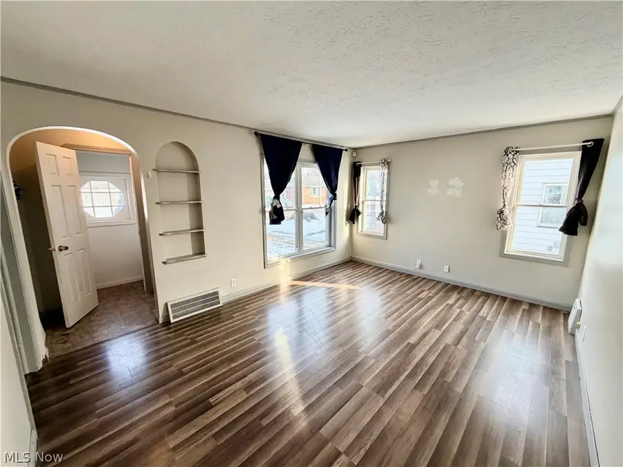 5212 E 105 Street, Garfield Heights, OH 44125 - #3